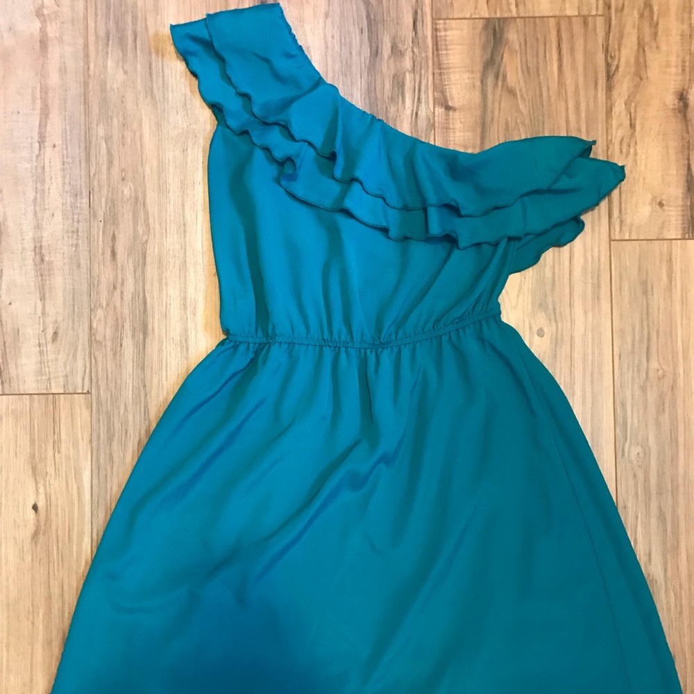 Off the shoulder ruffled midi dress OS